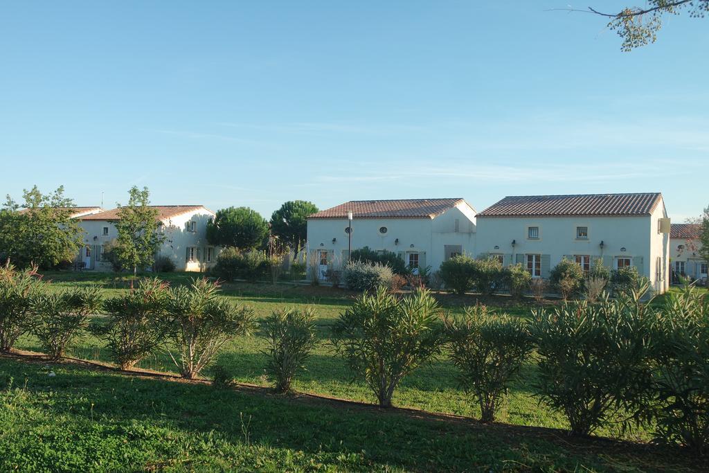 Hotel Restaurant Les Jasses De Camargue Gallargues-le-Montueux Exterior photo